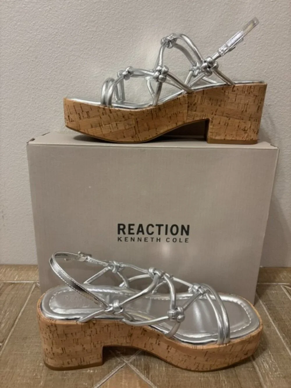 NEW Reaction by Kenneth Cole Essa Knot Platform Sandals – Silver Size: 7.5